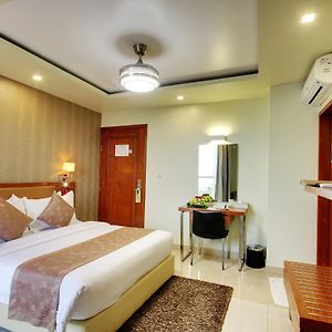 Suite Sea View Return Airport Transfer on Food & Beverage Spa